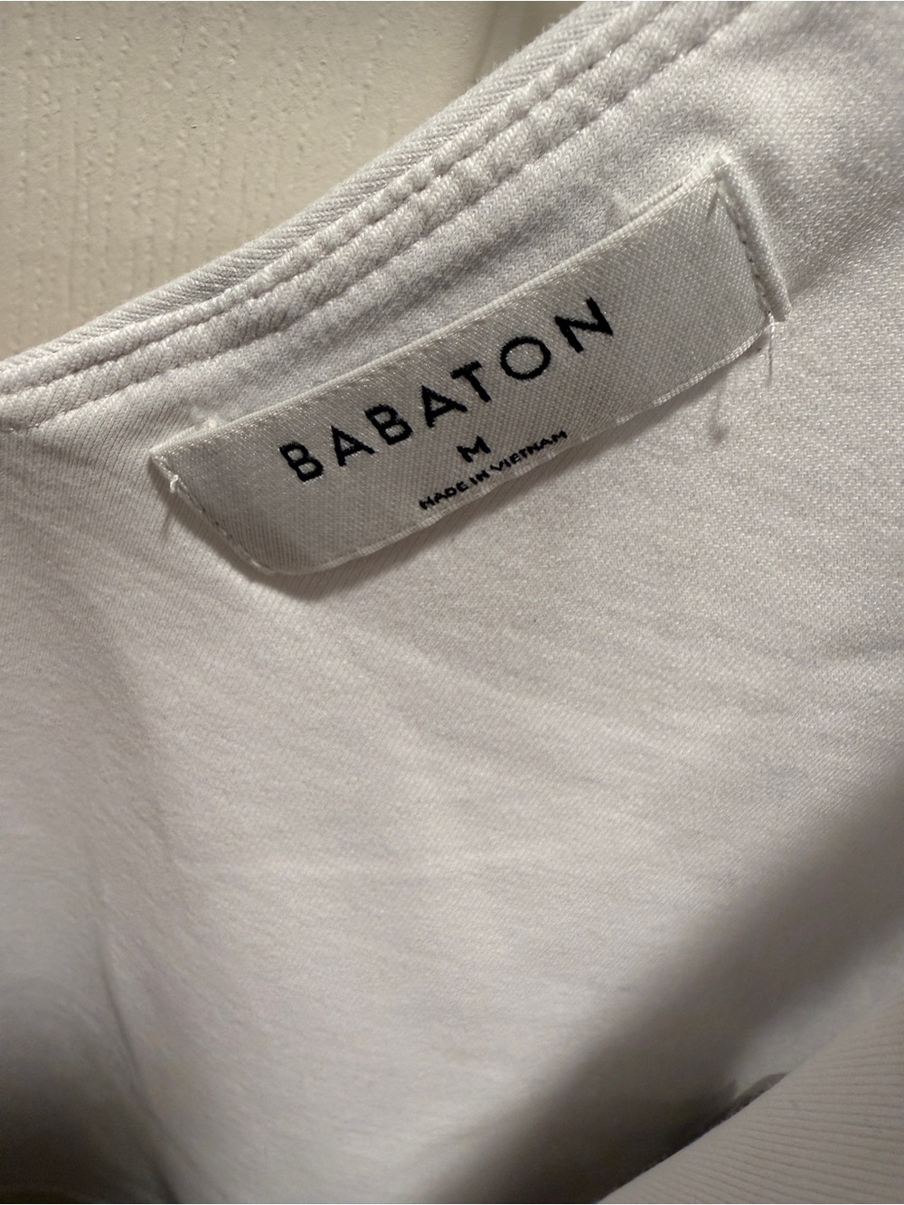 Babaton Contour V-Neck Bodysuit White Aritzia Sleeveless Double V Thong Bodysuit - Picture 4 of 7